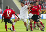 Fussball Bundesliga: Leverkusen - Bayern, Zweikampf