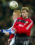 Fussball 1. Bundesliga: Leverkusen - Schalke, Zweikampf