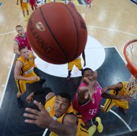 Basketball 1. Bundesliga 13/14:  Walter Tigers Tuebingen - Telekom Baskets Bonn