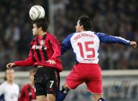 Fussball DFB Pokal: Hamburg - Leverkusen, Zweikampf
