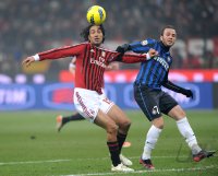 FUSSBALL International SERIE A 2011/2012:  Alessandro Nesta (li, AC Mailand) gegen Giampaolo Pazzini (Inter Mailand)
