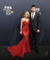 Fussball International  FIFA Ballon d Or 2011: Gerard Pique (re, Barca) und Freundin  Shakira (Kolumbien)