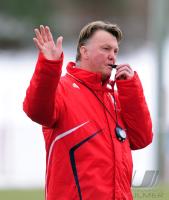Fussball 1. Bundesliga : Trainer Louis van Gaal (FCB)