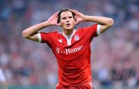 Fussball DFB Pokal : JUBEL Daniel van Buyten (FCB)