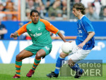 Fussball 1. Bundesliga: Bochum - Bremen, Zweikampf