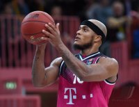 Basketball 1. Bundesliga 15/16 Hauptrunde: Walter Tigers Tuebingen - Telekom Baskets Bonn