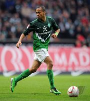 Fussball: 1. Bundesliga Saison 2010/2011: Bremen, WESLEY am Ball
