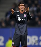 Fussball: 1. Bundesliga Saison 2010/2011: Hamburg - Bayern
