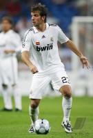 FUSSBALL CHAMPIONS LEAGUE: Madrid, VAN DER VAART Einzelaktion