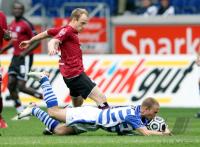 Fussball 1. Bundesliga: Duisburg - Hamburg, Zweikampf