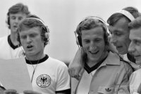 Fussball  Maier, Schwarzenbeck bei Plattenaufnahmen.