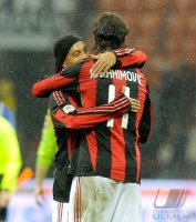 FUSSBALL SERIE A: (v.li.) Milan JUBEL mit Ronaldinho, Zlatan Ibrahimovic