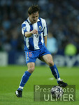 FUSSBALL CHL Dmitri Alenitchev ( FC P) am Ball
