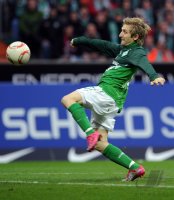 Fussball: 1. Bundesliga Saison 2010/2011: Bremen, MARIN am Ball