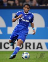 FUSSBALL, 1. BUNDESLIGA, 13. Spieltag: Schalke, FARFAN Einzelaktion