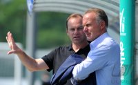 Fussball 1. Bundesliga Saison   2011/2012 :   Vorstandsvorsitzender Karl Heinz Rummenigge, Trainer Jupp Heynckes  (v. re., FC Bayern Muenchen)
