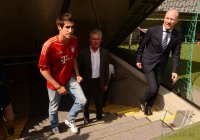 Fussball 1. Bundesliga, Saison 2012/2013:  Pressekonferenz mit  Javi Martinez