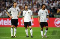 FUSSBALL INTERNATIONAL: Per MERTESACKER, Arne FRIEDRICH, Sami KHEDIRA (v. li., Deutschland)