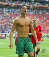 Fussball International Euro 2004:    JUBEL Cristiano RONALDO (POR)