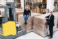 Uebergabe Corona-Schnelltests: Tuebingens Oberbuergermeister Palmer (Die Gruenen) und DRK-Kreisvorsitzende Aerztin Dr.Federle