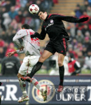 Fussball 1. Bundesliga: Muenchen - Stuttgart, Zweikampf