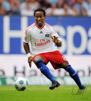 FUSSBALL, 1. BUNDESLIGA, Hamburg: ROBERTO Einzelaktion