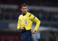 Fussball EM 2016 Quali: Schiedsrichter Wolfgang Stark (Deutschland)