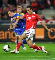 Fussball International EM 2012-Qualifikation: Yevgeny Averchenko (li, Kasachstan) gegen Ekrem DAG (re, Oesterreich)