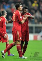 Fussball CHL  Saison 2011/2012:  JUBEL nach dem TOR Mario Gomez (li,) mit David Alaba (FC Bayern Muenchen)