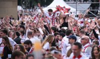 Fussball DFB Pokal Finale 24/25: Arminia Bielefeld - VfB Stuttgart, Public Viewing auf dem Schlossplatz