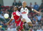 Fussball 1. Bundesliga: St. Pauli - Bayern, Zweikampf