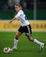 Fussball: International, Frauen Laenderspiel: Deutschland, GOESSLING am Ball