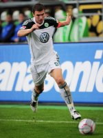 Fussball: 1. Bundesliga Saison 2010/2011: Wolfsburg, DZEKO am Ball