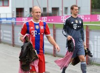 Fussball 1. Bundesliga 14/15: Arjen Robben (FC Bayern Muenchen) und Torwart Manuel Neuer (FC Bayern Muenchen)