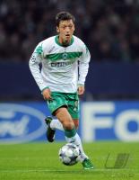 FUSSBALL CHAMPIONS LEAGUE: Bremen, OEZIL Einzelaktion