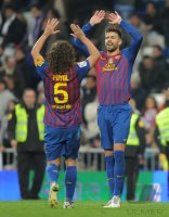 FUSSBALL International  COPA DEL REY  11/12:  JUBEL Carles Puyol (li,) mit Gerard Pique (Barca)