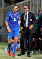 Fussball International EM 2012-Qualifikation: Alberto GILARDINO mit Trainer Cesare PRANDELLI (Italien)