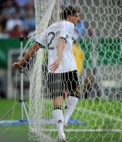 Fussball International EM 2012 Testspiel:  GEFANGEN im Tornetz Mario GOMEZ (Deutschland)