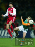 Fussball 1. Bundesliga: Bremen - Bayern, Zweikampf