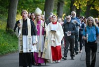 Maiandacht mit Lichterprozession mit Gnadenbild der Schmerzhaften Mutter vom Weggental