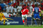 Fussball INTERNATIONAL  EURO 2004  Kroatien - England im Stadion da Luz in Lissabon 21.06.2004