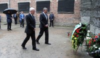 Fussball: DFB Delegation besucht KZ in Auschwitz, 01.06.2012