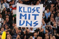FUSSBALL SERIE A:  Fans von Miroslav Klose (Lazio Rom) mit einem Banner