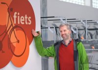 Oberbuergermeister Palmer nimmt die Radgarage am Tuebinger Hauptbahnhof in Betrieb