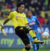 Fussball: 1. Bundesliga Saison 2010/2011: Dortmund, BARRIOS Einzelaktion