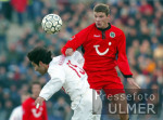 Fussball Bundesliga: Hannover - Hamburger SV, Zweikampf