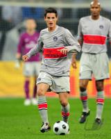 FUSSBALL UEFA CUP: Paris, CLEMENT Einzelaktion