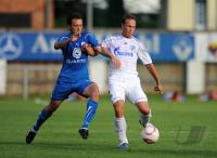 1. Fussball Bundesliga: Starokin Orlin (li, PSFC Chernomorets Burgas) gegen Tore Reginiussen (re, Schalke)