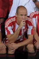 Fussball 1. Bundesliga 2010/2011:  Arjen Robben    (FC Bayern Muenchen)  faellt verletz lange aus!