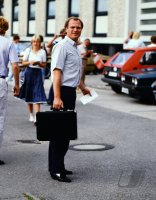 Fussball Bundesliga, Saison 1984/1985: Manager Uli Hoeness mit Aktentasche